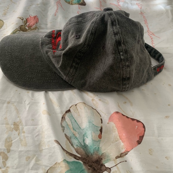 O'Neill Gray Cap with Red Logo - Picture 5 of 6